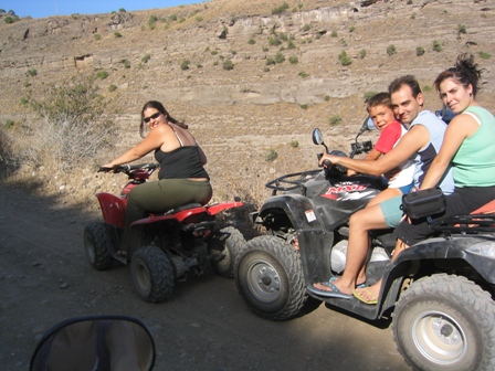 Al frente esta Marilo, en la retugardia esta Javi Jr. Pakito y Eva.